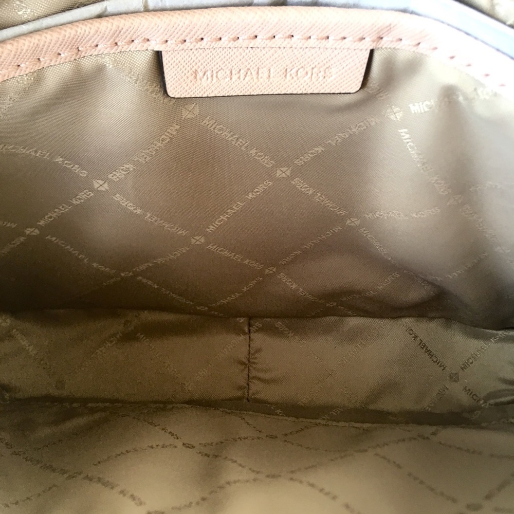 Michael Kors Jet Set Crossbody Bundle & Wallet Set - Picture 5 of 7